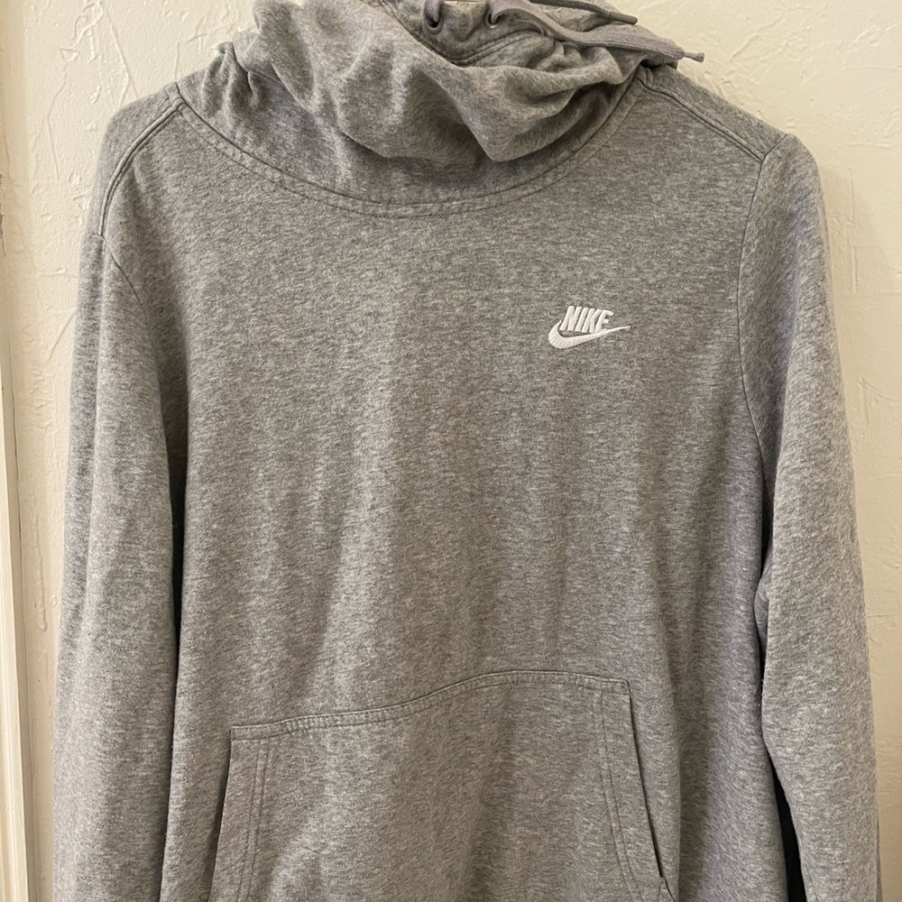 grey nike sweatshirt